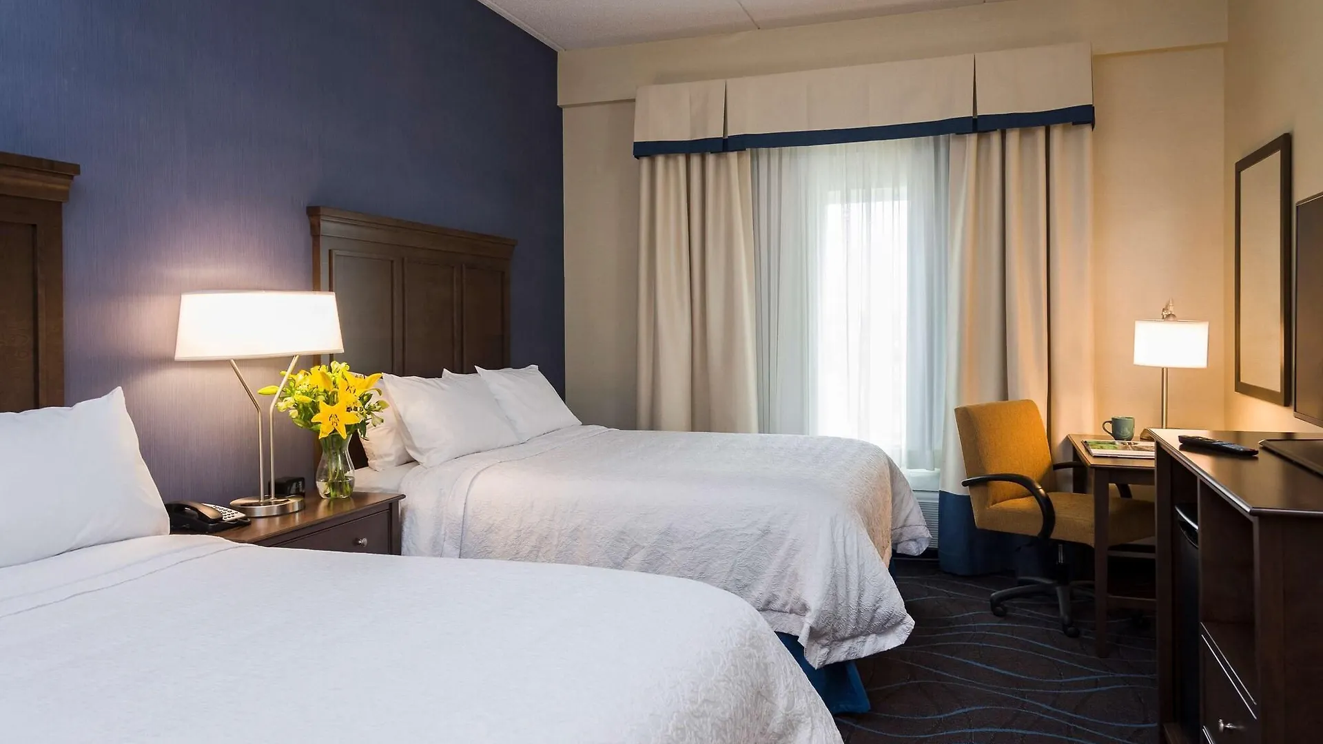 Hampton Inn By Hilton Ottawa Airport Hotel